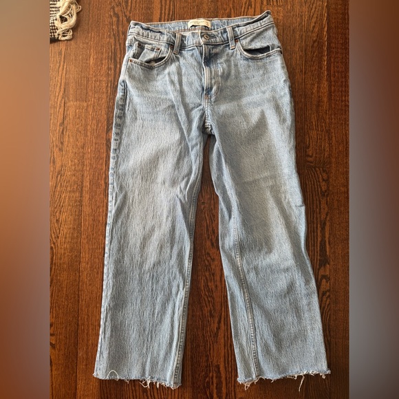 Abercrombie and Fitch The Baggy Low Rise Jean - Extra Short - Picture 7 of 10